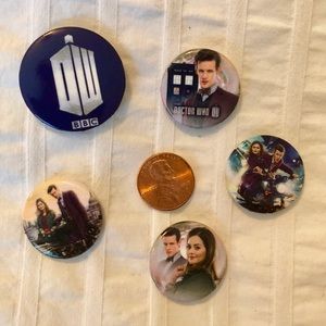 Doctor Who (11th Doctor and Clara) Pins